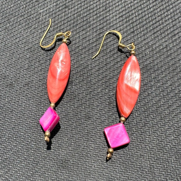 Hand Crafted Unique Earth “One of a Kind” Pink & Orange Shell Necklace Set. - Picture 2 of 6